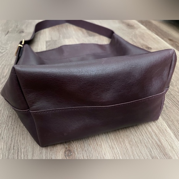 Madewell The Essential Bucket Tote in Chocolate Raisin - Picture 6 of 8